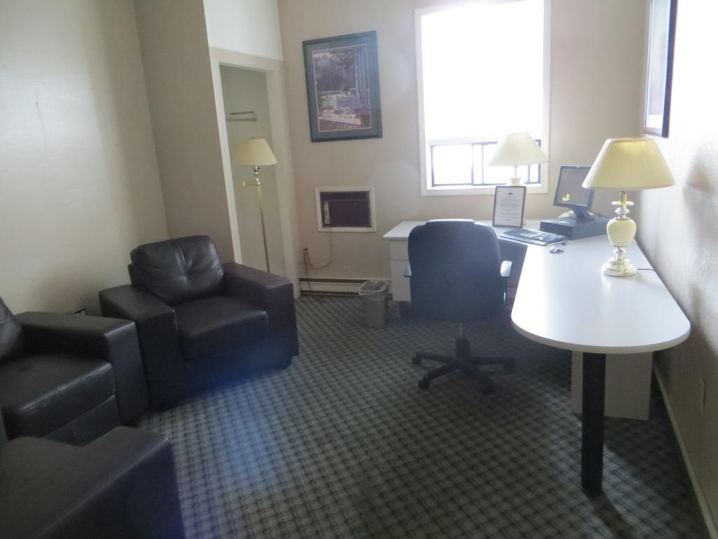 Ba Hotel Red Deer Kültér fotó