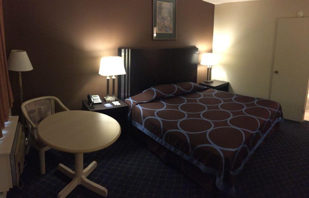 Ba Hotel Red Deer Kültér fotó
