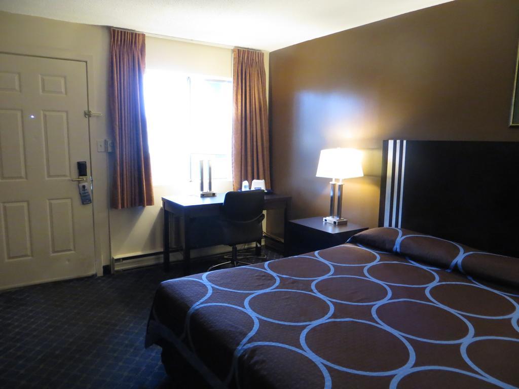 Ba Hotel Red Deer Kültér fotó