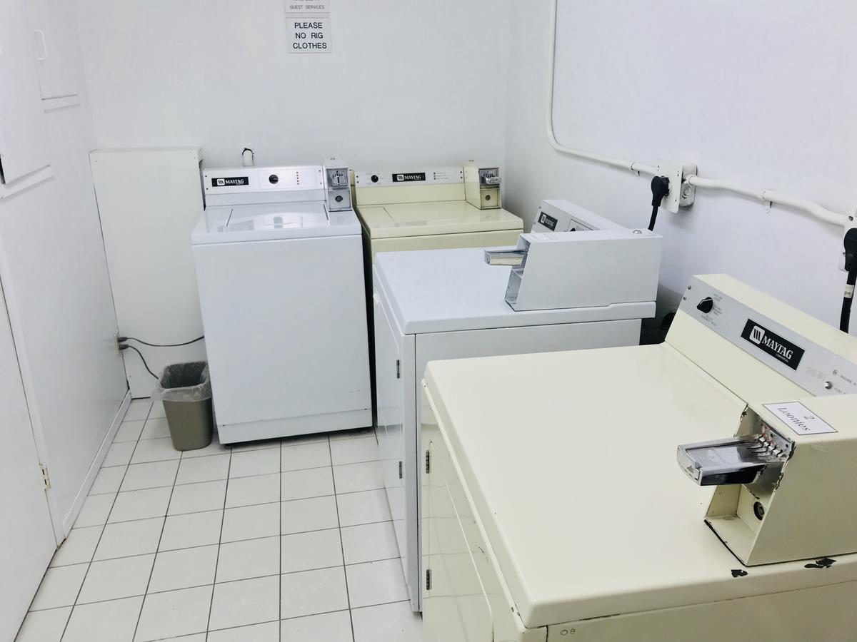 Ba Hotel Red Deer Kültér fotó