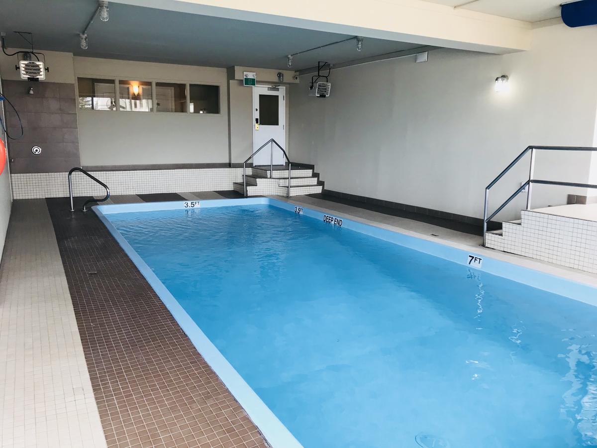 Ba Hotel Red Deer Kültér fotó