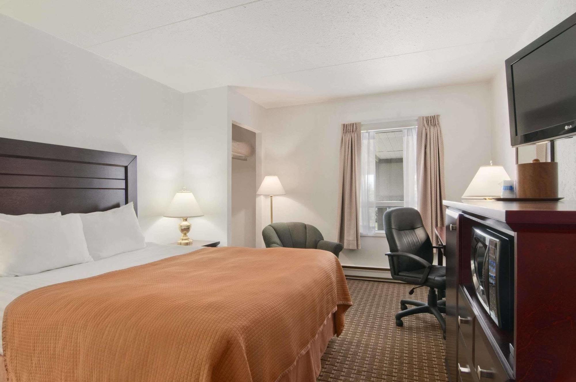 Ba Hotel Red Deer Kültér fotó