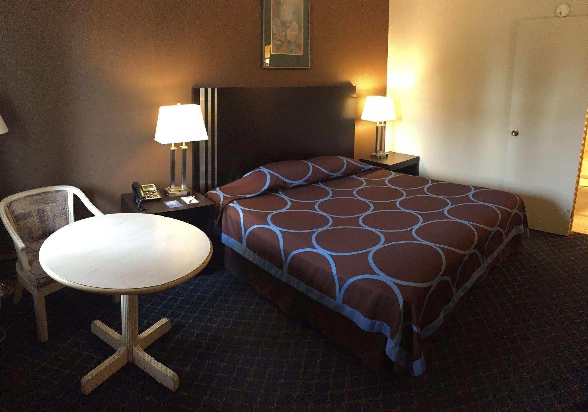 Ba Hotel Red Deer Kültér fotó