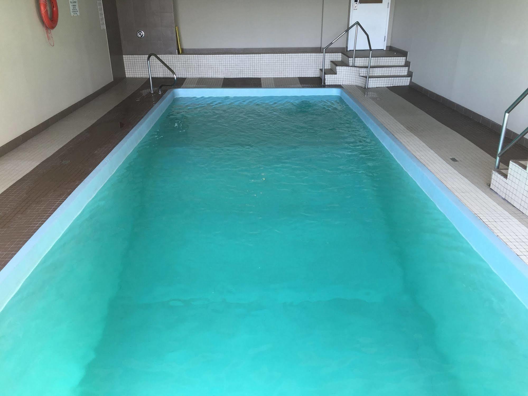 Ba Hotel Red Deer Kültér fotó