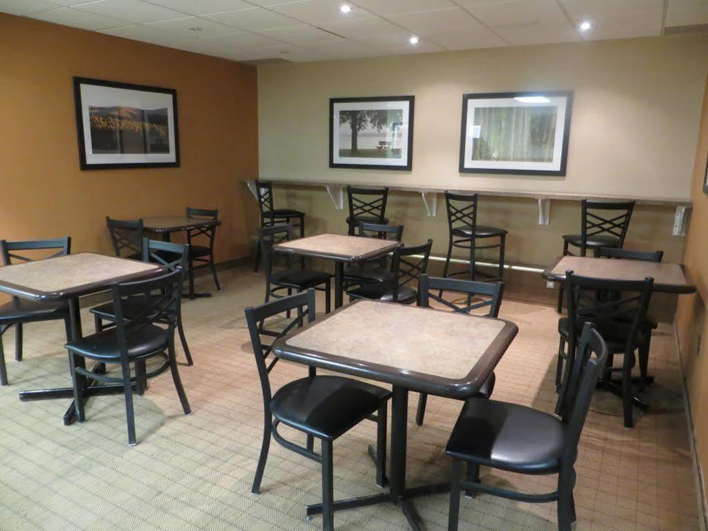 Ba Hotel Red Deer Kültér fotó
